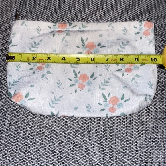 Makeup Pouch - Picture 4 of 5